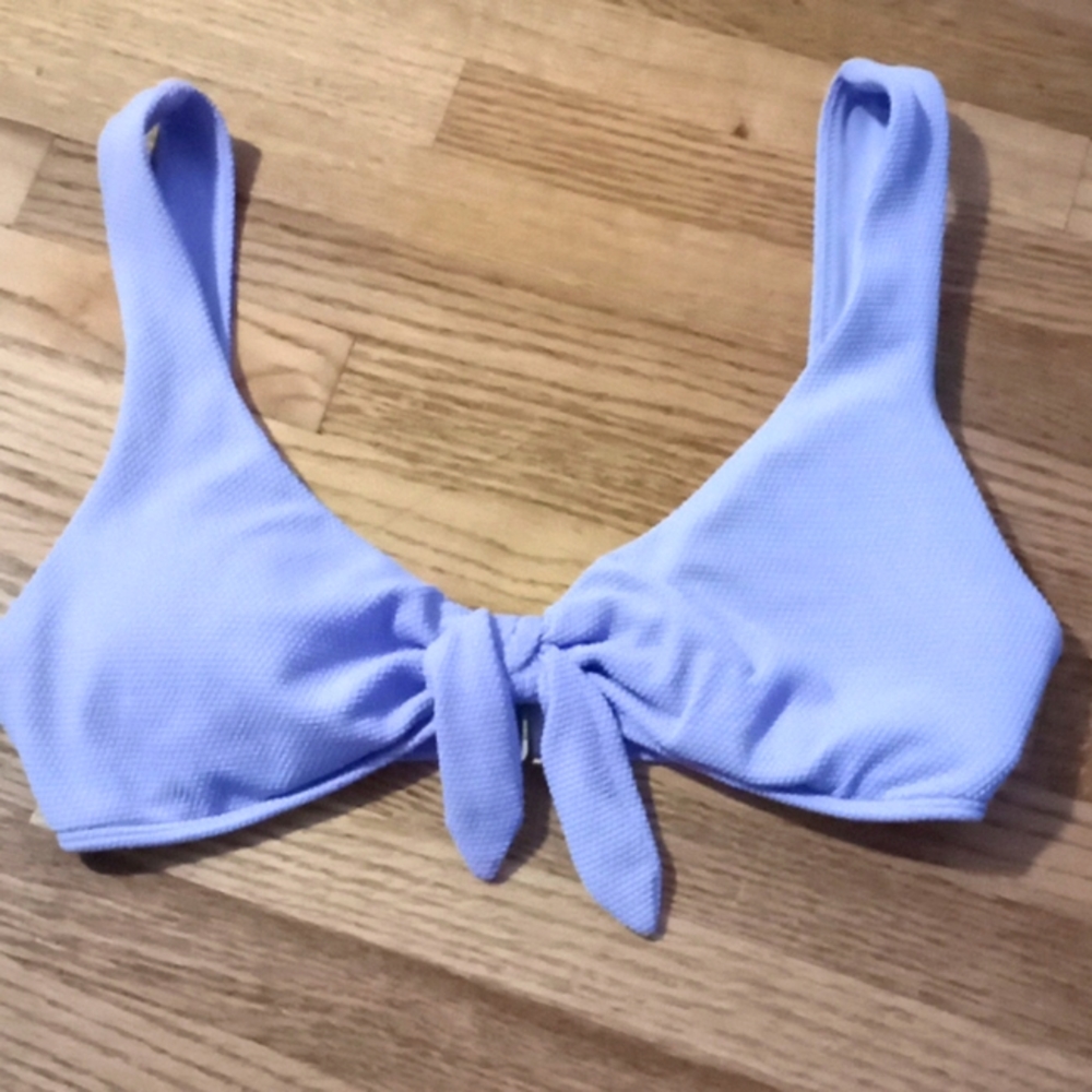 Tie knot bikini top